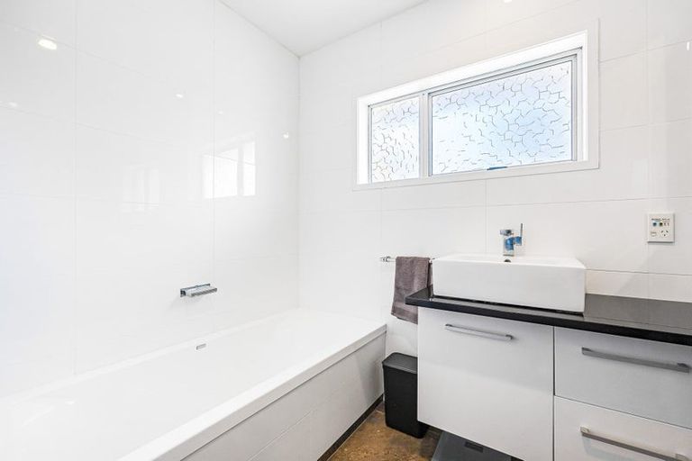 Photo of property in 14a Kowhai Road, Campbells Bay, Auckland, 0630