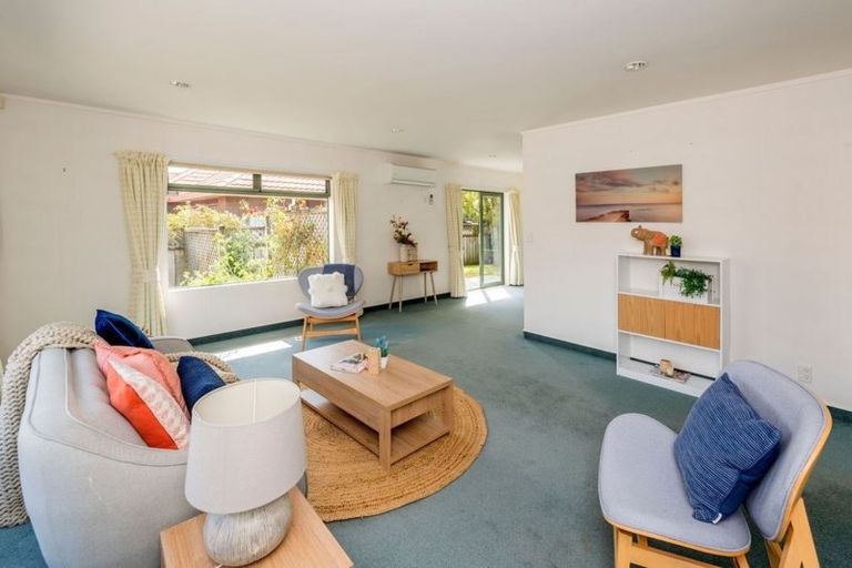 Photo of property in 2 Inverell Place, Waikanae, 5036