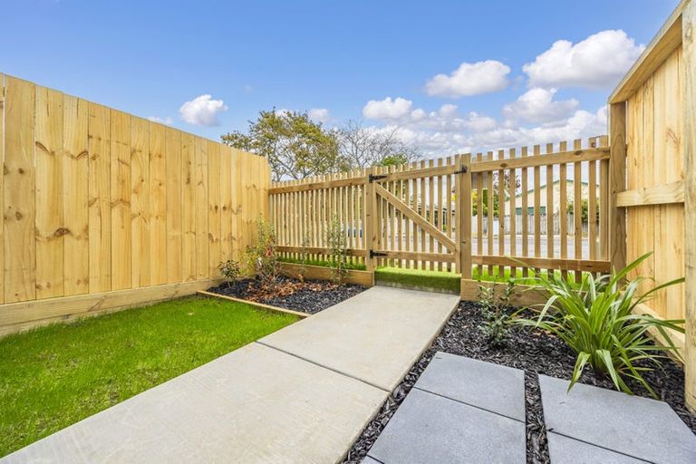 Photo of property in 2/35 Young Crescent, Drury, 2113