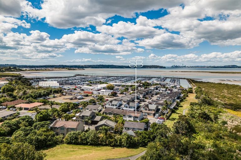 Photo of property in 7f Clearwater Cove, West Harbour, Auckland, 0618