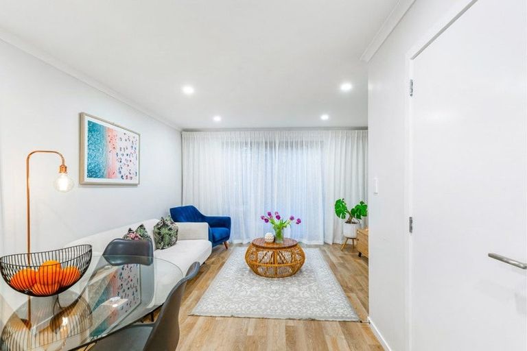 Photo of property in 32 Wharara Lane, Massey, Auckland, 0614