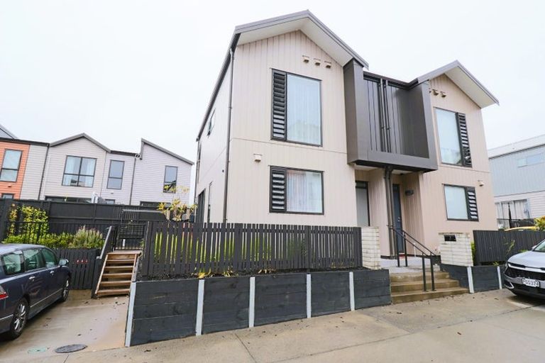 Photo of property in 9 Rangitamiro Place, Hobsonville, Auckland, 0616