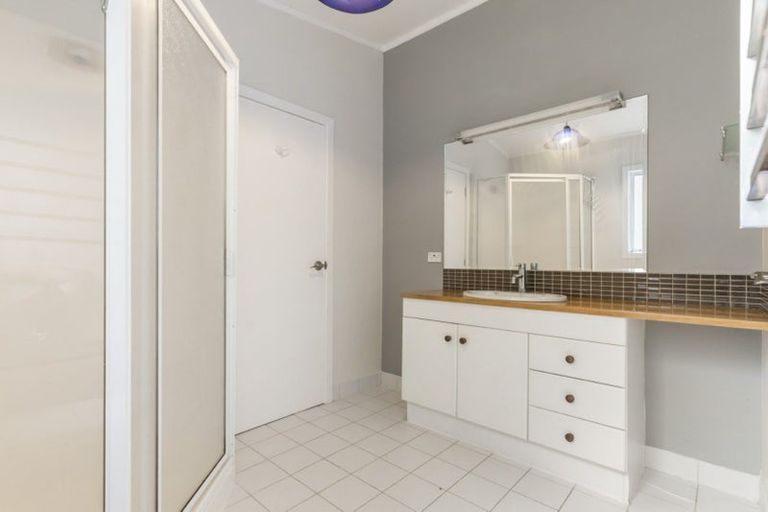 Photo of property in 126 Candia Road, Henderson Valley, Auckland, 0614