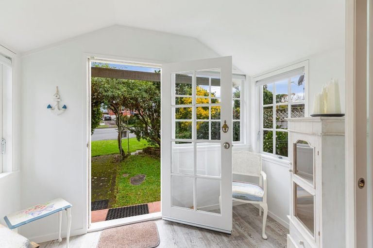 Photo of property in 1/10 Springbank Lane, Te Atatu Peninsula, Auckland, 0610