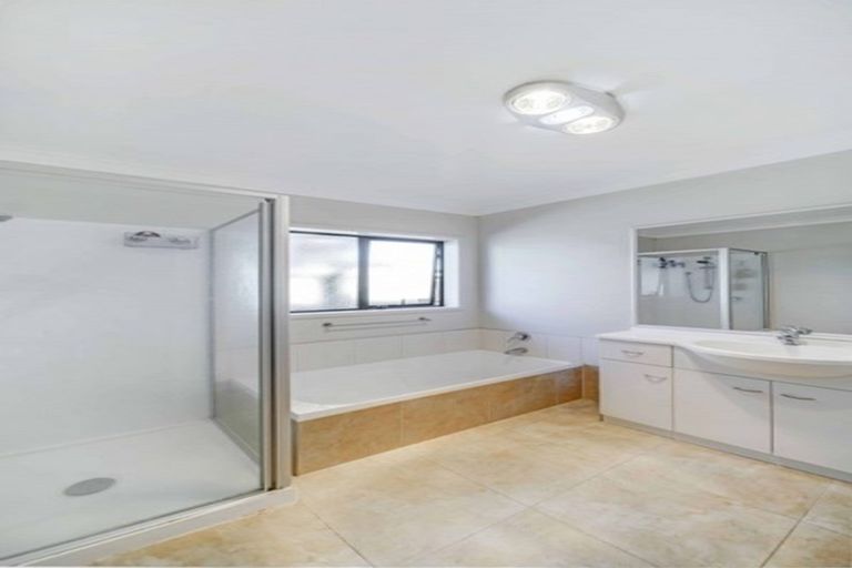 Photo of property in 32 Margarita Rise, Pukekohe, 2120