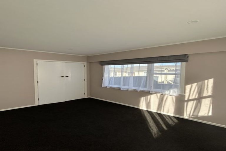 Photo of property in 74 Akaroa Drive, Maupuia, Wellington, 6022