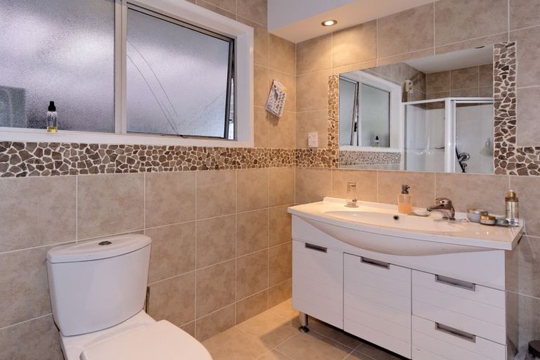 Photo of property in 56 Cyclarama Crescent, Massey, Auckland, 0614