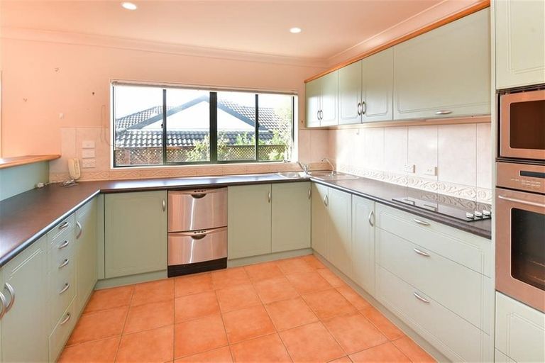 Photo of property in 8 Kath Hopper Drive, Orewa, 0931