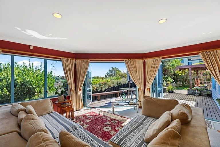 Photo of property in 18 Lorrigan Way, Welcome Bay, Tauranga, 3112