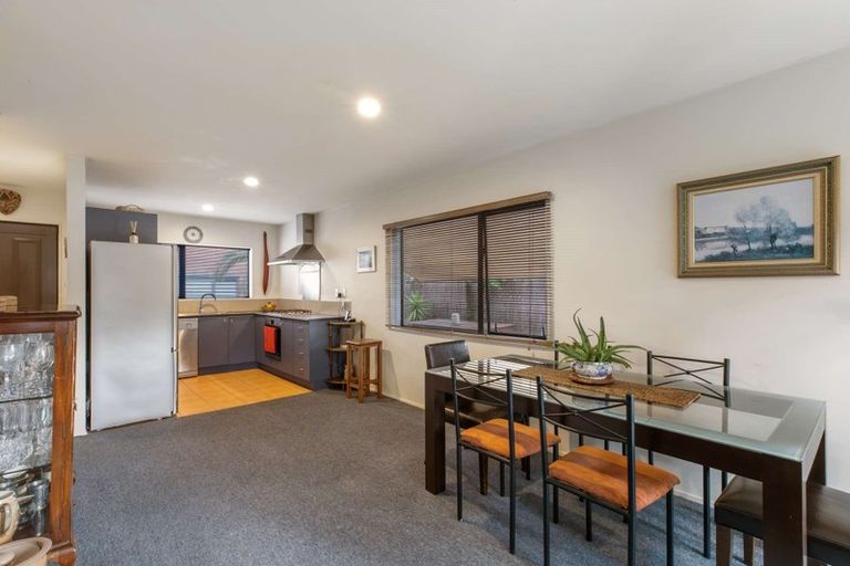 Photo of property in 37 Fields Parade, Oteha, Auckland, 0632