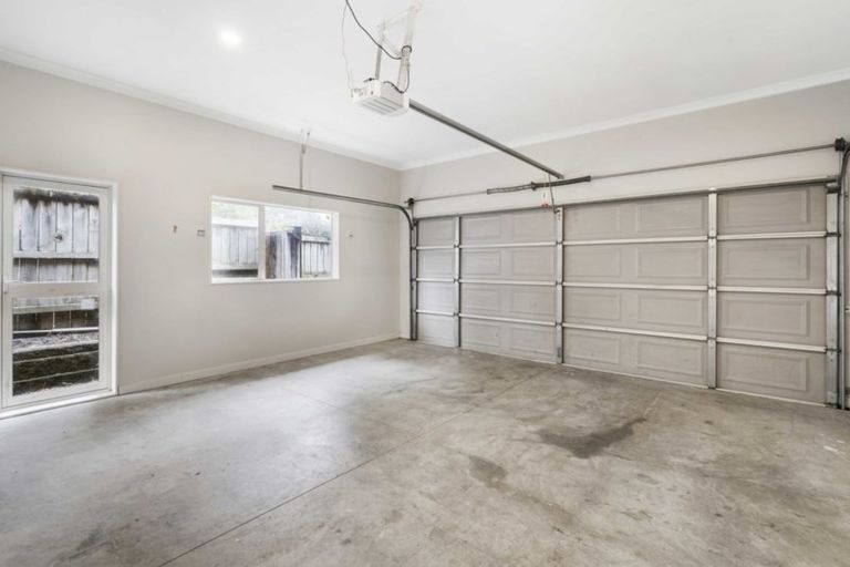 Photo of property in 4 Guinness Place, Massey, Auckland, 0614