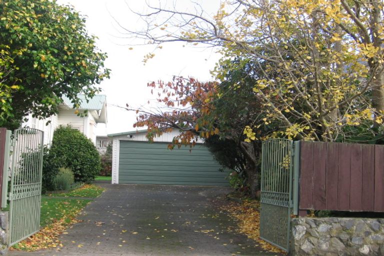 Photo of property in 23 Hautana Square, Woburn, Lower Hutt, 5010