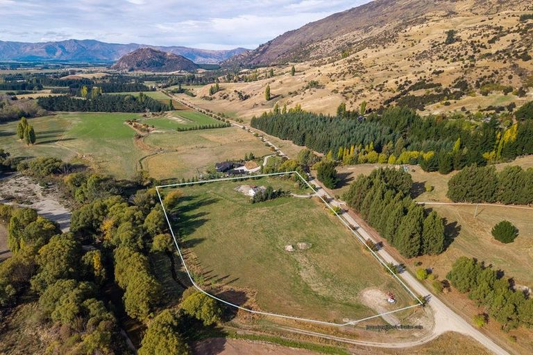 Photo of property in 930 Mount Barker Road, Wanaka, 9382