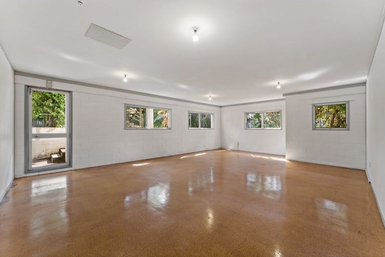 Photo of property in 40 Montgomery Avenue, Rothesay Bay, Auckland, 0630
