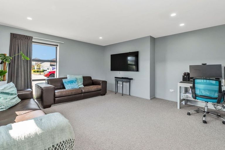 Photo of property in 15 Chimango Place, Rolleston, 7615