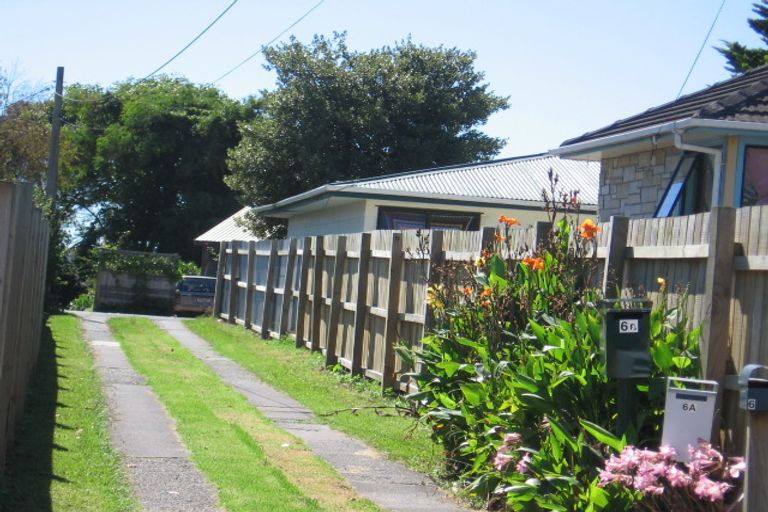 Photo of property in 6 Ingleby Place, Kelston, Auckland, 0602