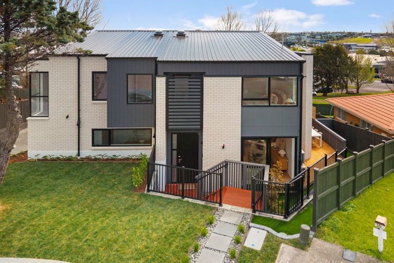 Photo of property in 14 Altair Place, Windsor Park, Auckland, 0632