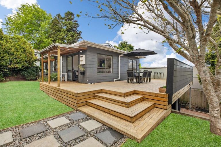 Photo of property in 2/10 Jarrah Place, Massey, Auckland, 0614