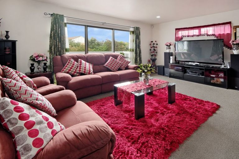Photo of property in 25b Lucienne Drive, Ranui, Auckland, 0612
