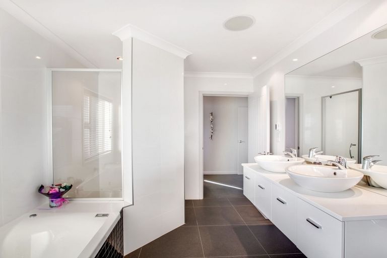 Photo of property in 17 Hinau Street, New Lynn, Auckland, 0600