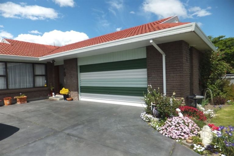 Photo of property in 11 Oakley Crescent, Hornby, Christchurch, 8042