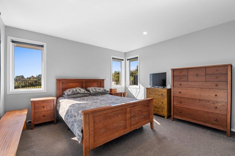 Photo of property in 12 Erlam Place, Matipo Heights, Rotorua, 3015