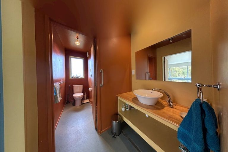 Photo of property in 17 Freyberg Crescent, Waikanae Beach, Waikanae, 5036