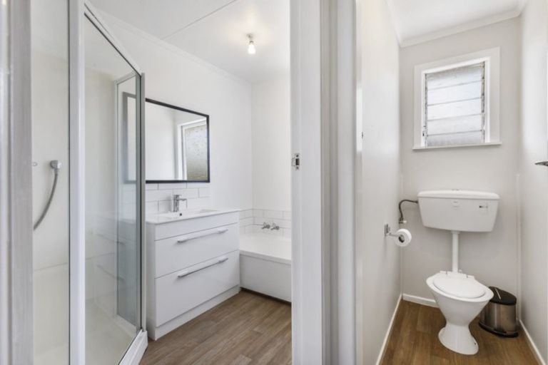 Photo of property in 108 Collins Road, Melville, Hamilton, 3206