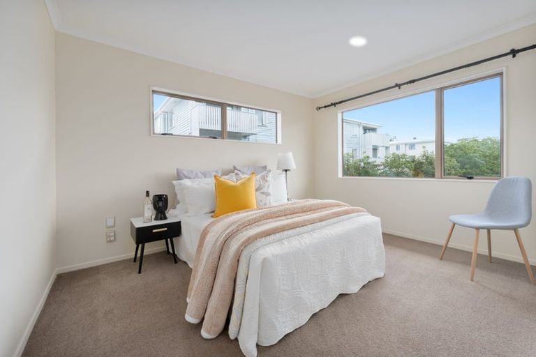 Photo of property in 16h Lincoln Road, Henderson, Auckland, 0610