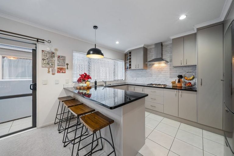 Photo of property in 3 Bezar Place, Flat Bush, Auckland, 2016