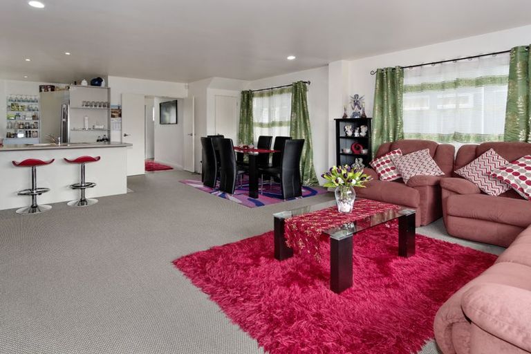 Photo of property in 25b Lucienne Drive, Ranui, Auckland, 0612