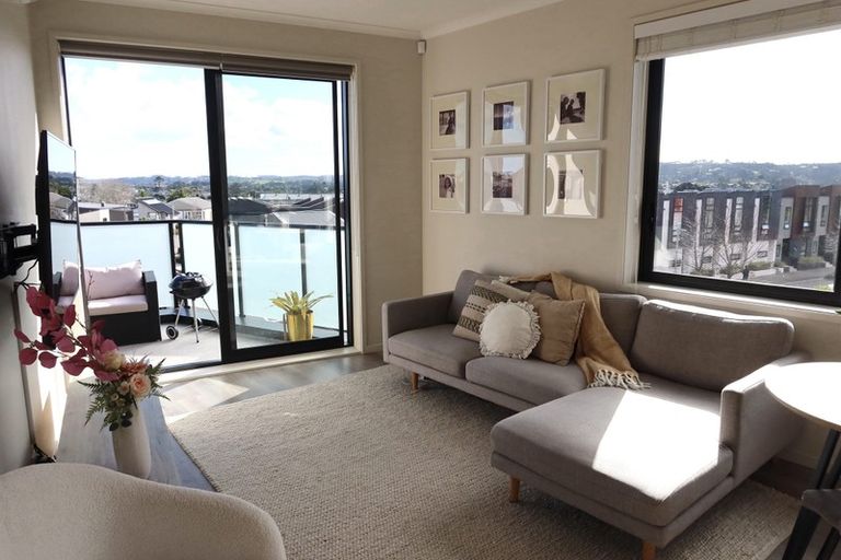 Photo of property in 3/22 Kerewhenua Crescent, 0616