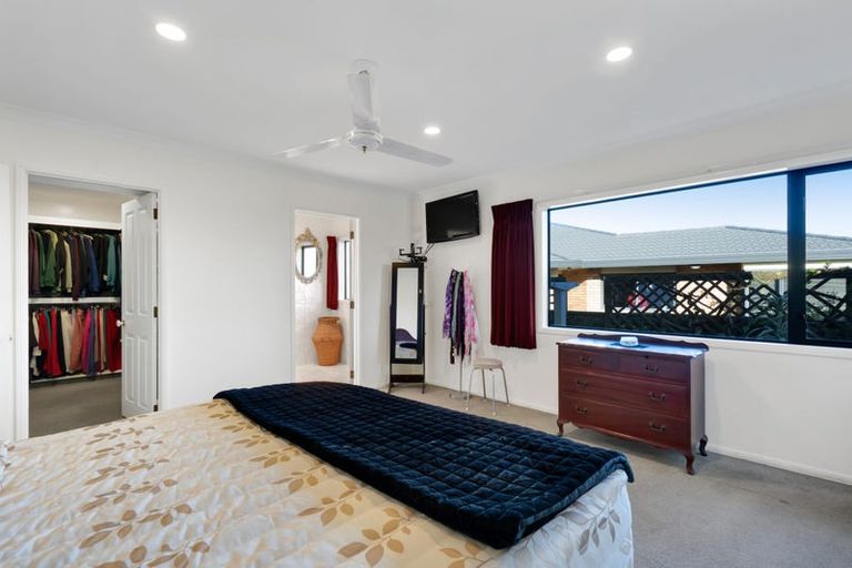 Photo of property in 3 Karina Road, Merrilands, New Plymouth, 4312