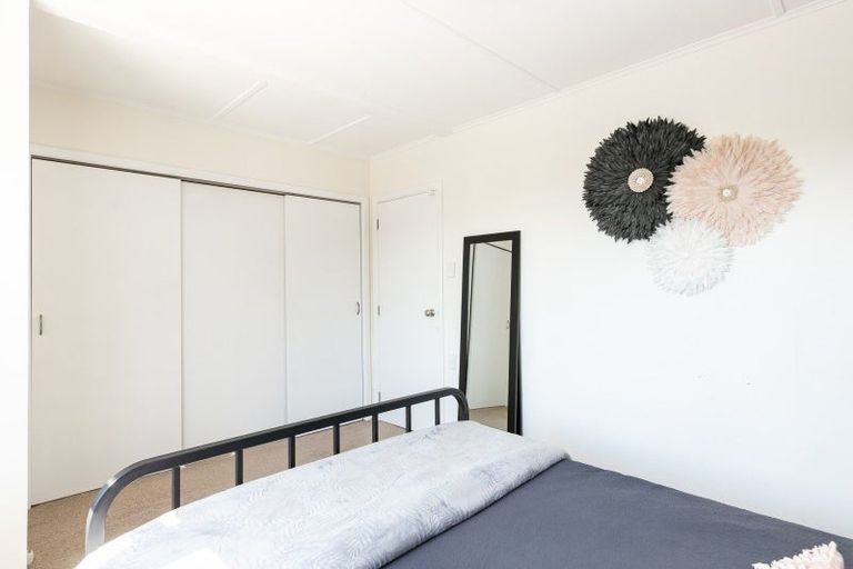 Photo of property in 35 Lynda Avenue, Paparangi, Wellington, 6037