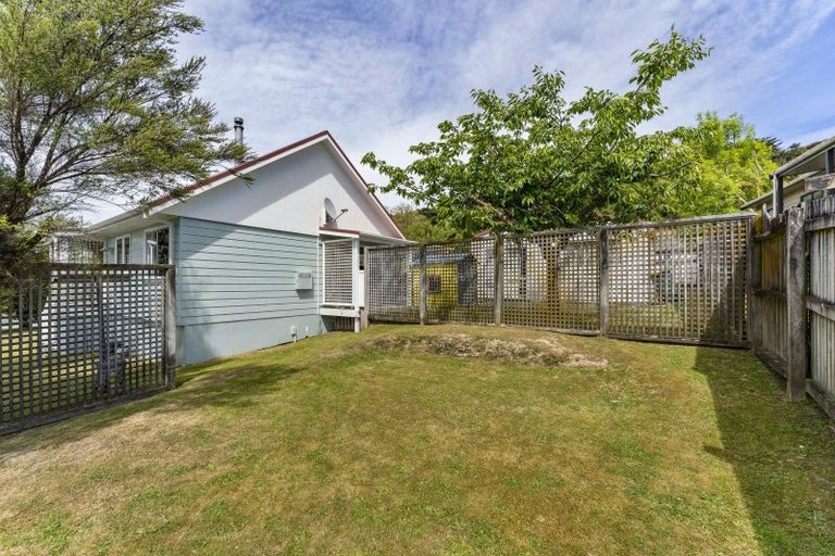Photo of property in 2 Seagull Place, Whitby, Porirua, 5024