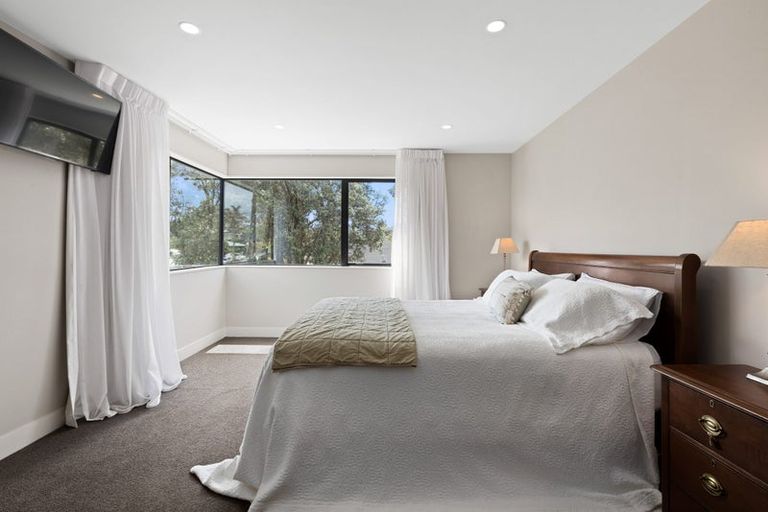 Photo of property in 52 Walton Street, Red Beach, 0932