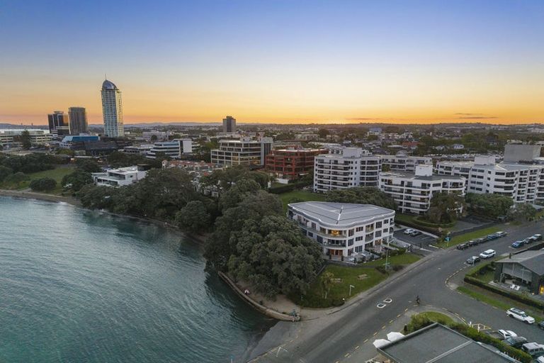 Photo of property in 1/7 The Promenade, Takapuna, Auckland, 0622