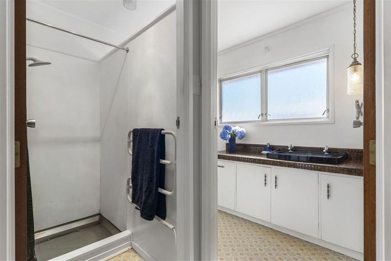 Photo of property in 301 Pakuranga Road, Pakuranga Heights, Auckland, 2010