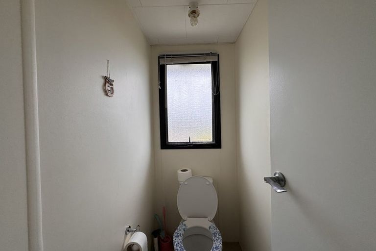 Photo of property in 1/39 Caribbean Drive, Unsworth Heights, Auckland, 0632