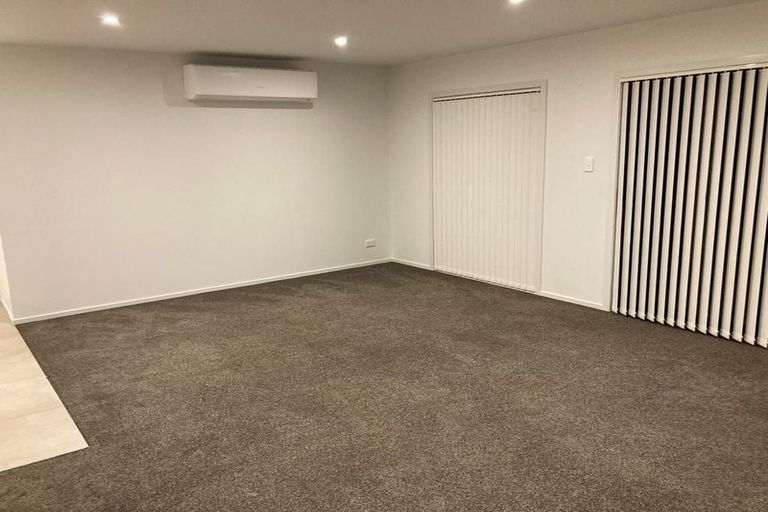 Photo of property in 4/60 Hayfield Way, Karaka, Papakura, 2580