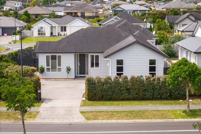Photo of property in 1 Aporo Drive, Kumeu, 0810