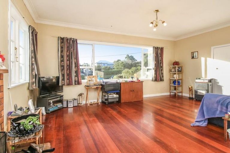Photo of property in 48 Routley Drive, Glen Eden, Auckland, 0602