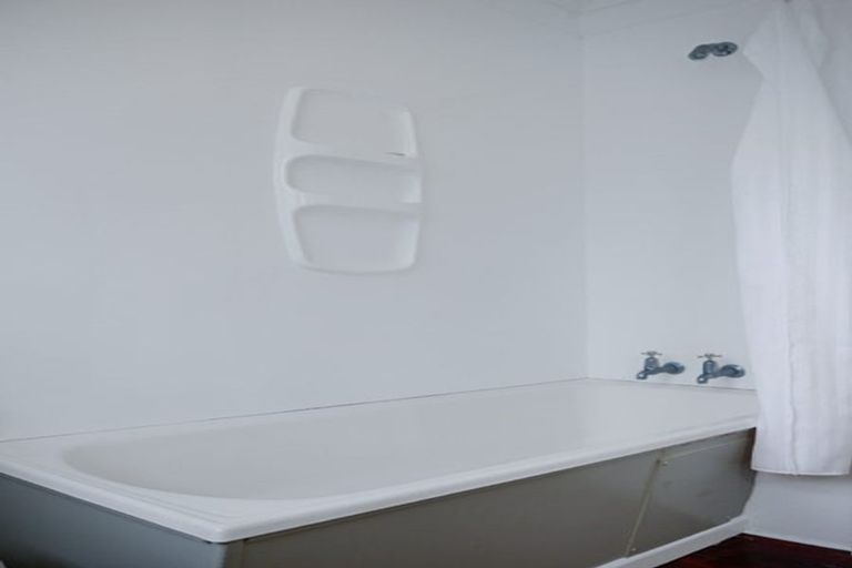 Photo of property in Oberon Flats, 48a Merton Street, Trentham, Upper Hutt, 5018