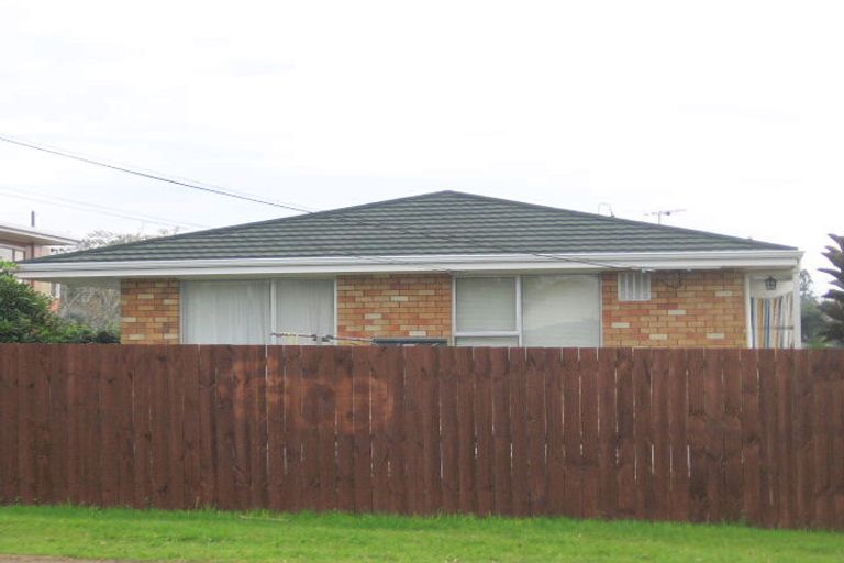 Photo of property in 1/193 Don Buck Road, Massey, Auckland, 0614