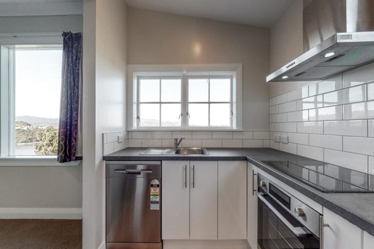 Photo of property in 18 Waipapa Terrace, Hataitai, Wellington, 6021