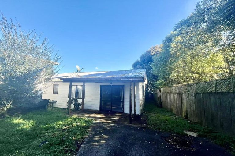 Photo of property in 17 St Catherine Crescent, West Harbour, Auckland, 0618