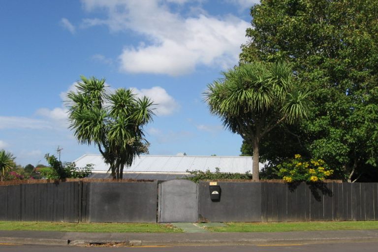 Photo of property in 92 Solar Road, Glen Eden, Auckland, 0602
