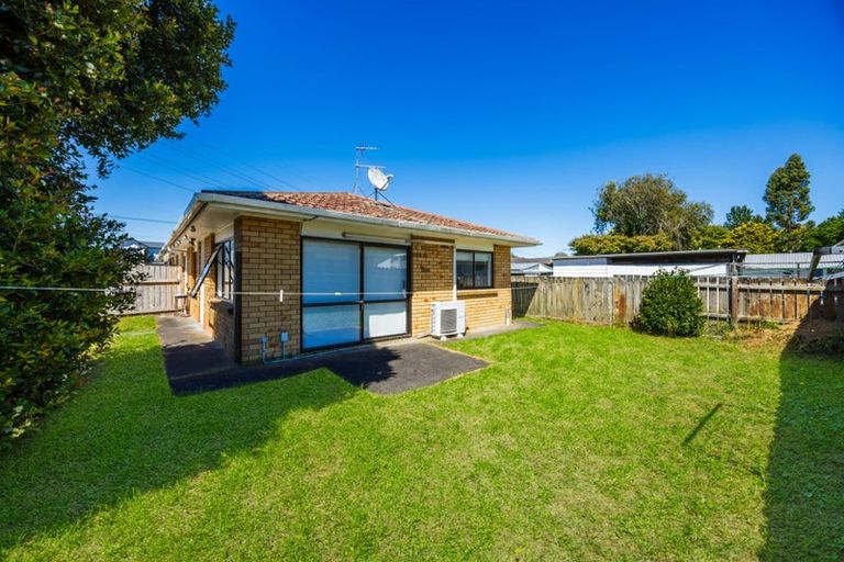 Photo of property in 2/10 Airfield Road, Takanini, 2112