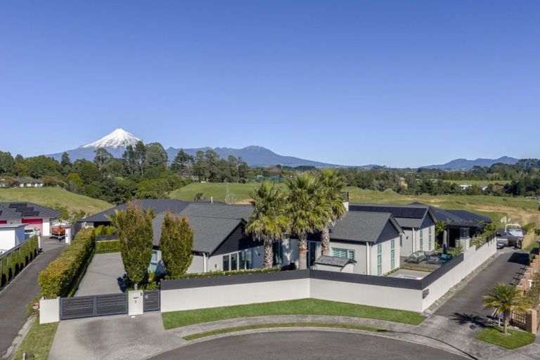 Photo of property in 5 Tupuhi Place, Highlands Park, New Plymouth, 4312