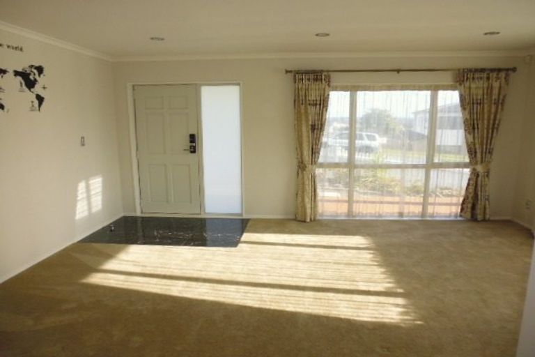 Photo of property in 13 Kereru Rise, Papakura, 2110